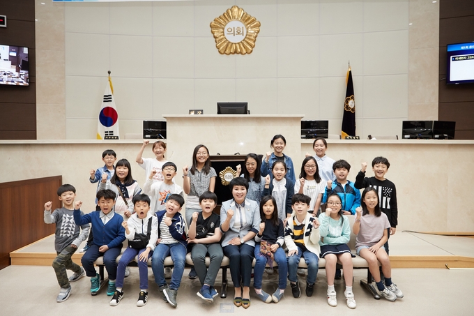 청소년지방자치아카데미 역북초등학교 학생들