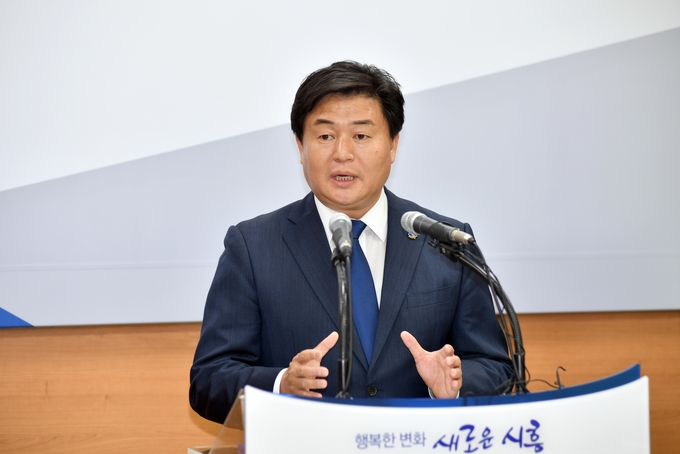 시흥배곧서울대학교 병원 설립에 관한 브리핑을 하고 있는 임병택 시흥시장