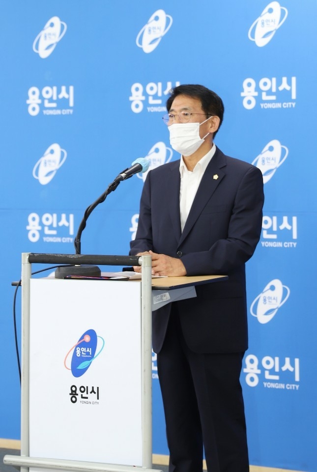 용인시의정감시단에 당부의 말을 전하고 있는 김기준의원