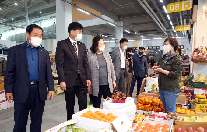 수원시의회 기획경제위원회, 현장 방문해 현안사항 청취.