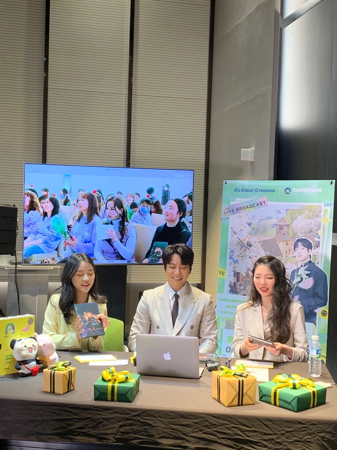 좌측 황팡지에, 가수 황치열, 우 리티엔잉