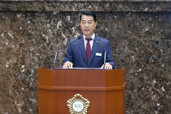 이천시의회(의장 박명서)김재국 의원은 9월4일 열린 제248회 임시회 본회의에서 5분 자유발언을 하고있다.