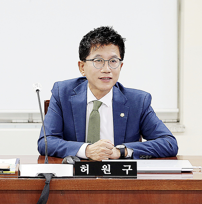 안양시의회 허원구 의원이 안양시가 예산 편성 과정에서 명확한 우선순위를 설정하지 않고 예산을 배정하는 문제에 대해 지적하고있다. 사진=허원구 의원