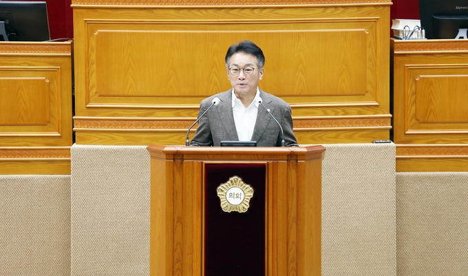 안양시의회(의장 박준모) 김주석 의원(국민의힘)이 제296회 임시회 제2차 본회의에서 5분 자유발언을 하고있다. 사진=안양시의회