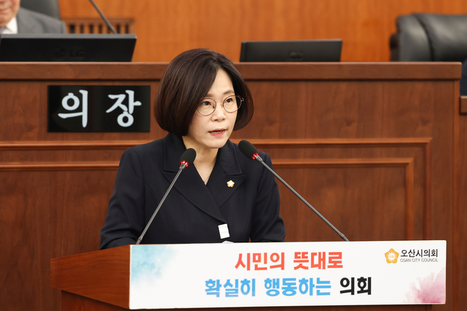 오산시의회(이상복 의장) 송진영 의원(중앙, 신장, 세마동)이 제287회 임시회 제2차 본회의에서 7분 발언을 하고있다. 사진=오산시의회