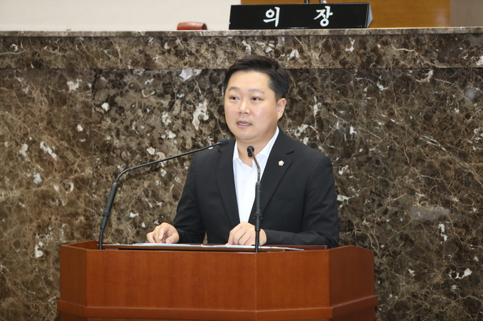 이천시의회 박준하 의원이 11일 이천시의회 제249회 임시회에서 5분 발언을 하고있다. 사진=이천시의회