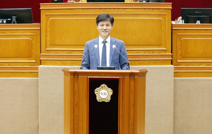 안양시의회 윤해동 의원(더불어민주당)이 5분 발언을 하고있다. 사진=안양시의회