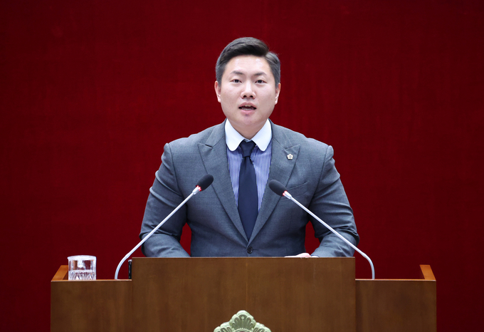 성남시의회 김보석 의원(국민의힘, 야탑동)이 지난 22일 열린 제298회 제2차 본회의에서 5분 발언을 하고있다. 사진=성남시의회