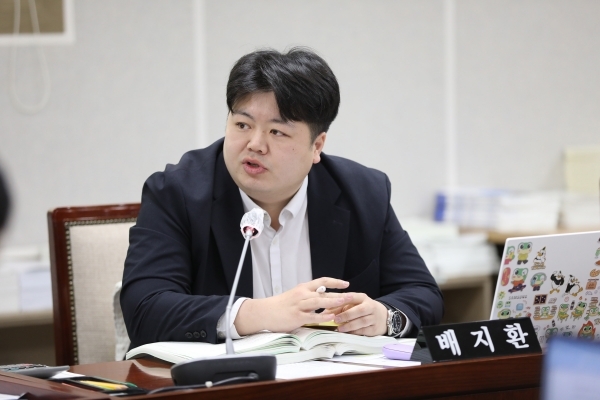 수원특례시의회 문화체육위원회 배지환 의원(국민의힘, 매탄1·2·3·4)이 22일 행정사무감사에서 마을만들기 사업의 실효적 운영을 위해 공모사업 구조적 개선을 요구했다. 사진=수원시의회