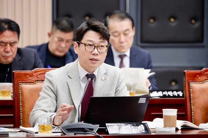 구리시의회 김용현 의원(국민의힘)이 12월 9일 제342회 제2차 정례회 시정질문을 하고있다. 사진=구리시의회