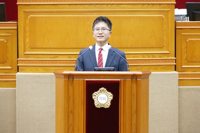 안양시의회 허원구 의원(비산1·2·3동, 부흥동)이 제300회 임시회 제1차 본회의에서 5분 발언을 하고있다. 사진=안양시의회