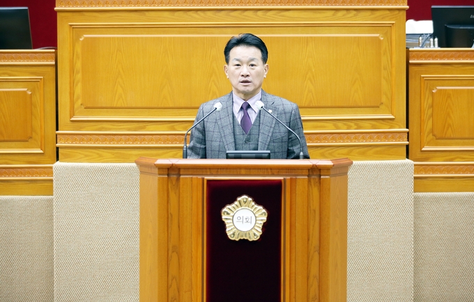 안양시의회 김주석 의원(달안‧관양‧인덕원‧부림동)이 제300회 임시회 제1차 본회의 5분 자유발언을 하고있다. 사진=안양시의회