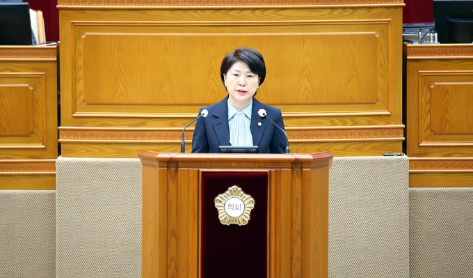 안양시의회 최병일 의원(평촌·평안·귀인·범계·갈산동)이 제300회 임시회 제1차 본회의 5분 발언을 하고있다. 사진=안양시의회