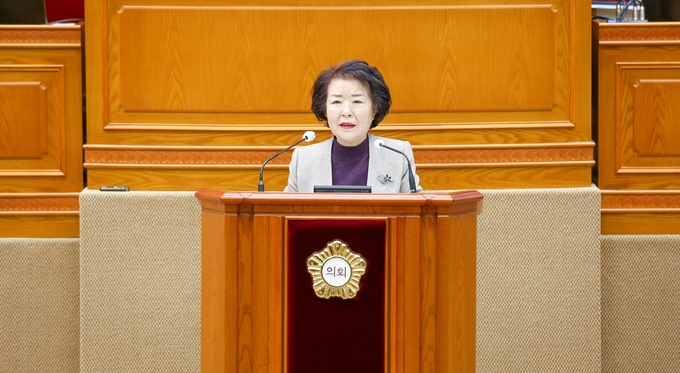 안양시의회 김보영 의원(국민의힘 비례대표)은 12일 열린 제300회 안양시의회 임시회 제2차 본회의에서 5분 자유발언을 하고있다. 사진=안양시의회