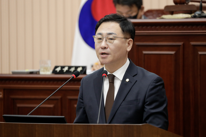 구리시의회(의장 신동화) 김성태 부의장이 2월 24일 제345회 임시회에서 5분 자유발언을 하고있다. 사진=구리시의회