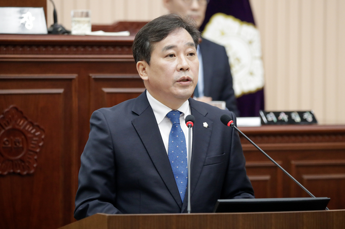 구리시의회(의장 신동화) 권봉수 의원이 2월 24일 제345회 임시회에서 5분 자유발언을 하고있다. 사진=구리시의회