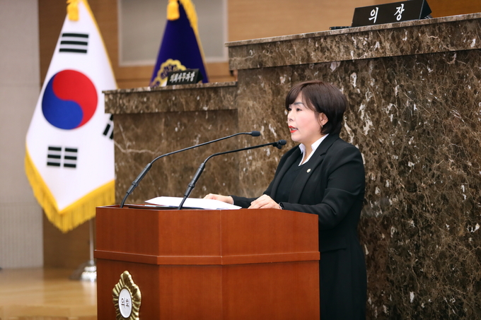이천시의회(의장 박명서) 박노희 의원이 제251회 임시회 제1차 본회의에서 5분 발언을 하고있다. 사진=이천시의회