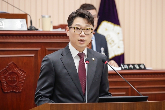 구리시의회 김용현 의원이 3월 14일 열린 제346회 임시회에서 5분 자유발언을 하고있다. 사진=구리시의회