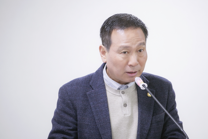 화성시의회 정흥범 의원 대표 발의 “ “화성시의회 공무원 복무 조례 개정 추진” 사진=화성시의회