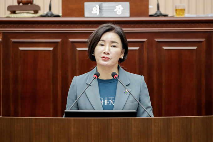 구리시의회(의장 신동화) 양경애 의원이 제347회 임시회 제3차 본회의에서 5분 자유발언을 하고있다. 사진=구리시의회<br>