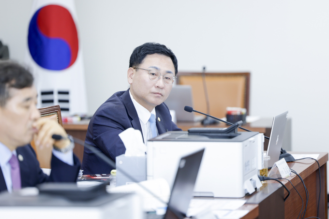 구리시의회 김성태 의원이 기증 미술품 관리 소홀 지적 및 전기차 화재 선제 대응을 촉구했다. 사진=구리시의회