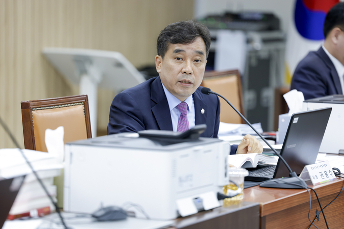 구리시의회 권봉수 의원이 개방화장실 관리 및 자원회수시설 대보수를 촉구했다. 사진=구리시의회