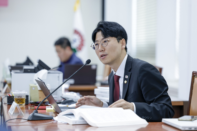 구리시의회 김한슬 의원,이 행사성 사업 평가 기준에 의문을 제기하고있다. 사진=구리시의회