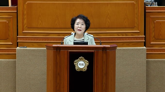 안양시의회 국민의힘 비례대표 김보영 의원이 제305회 임시회에서 5분 자유발언을 하고있다. 사진=안양시의회