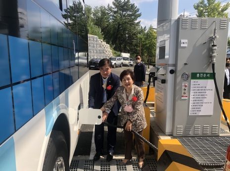 수소차만? 창원시 이젠 드론, 굴삭기, 트램도 수소충전 OK!