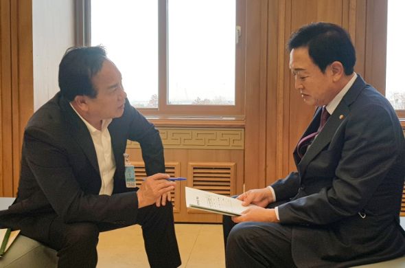 (좌)이권재 오산시장 (우)김선교 의원 만나