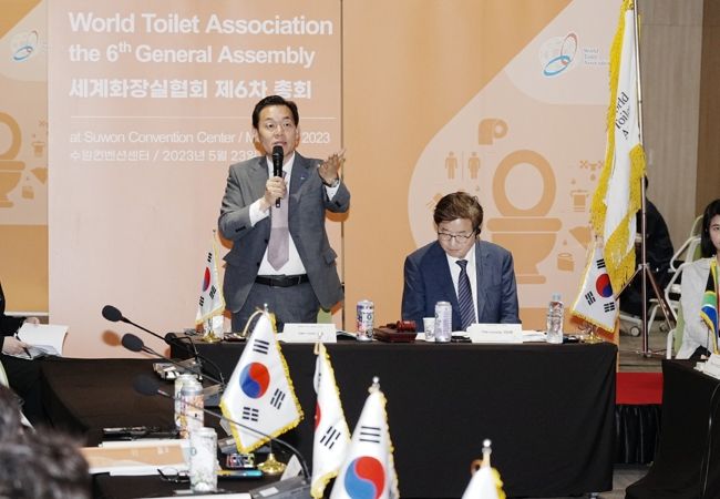 이재준 수원시장이 지난 5월 열린 세계화장실협회 제6회 총회에서 발언하고 있다.