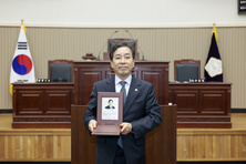 구리시의회 권봉수 의원, 경기북부시군의장협의회에서 우수의원 표창 수상