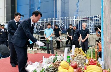 정명근 화성특례시장, ‘화성 아리셀 공장화재’ 1주기 추모 위령제 참석... 유가족 위로