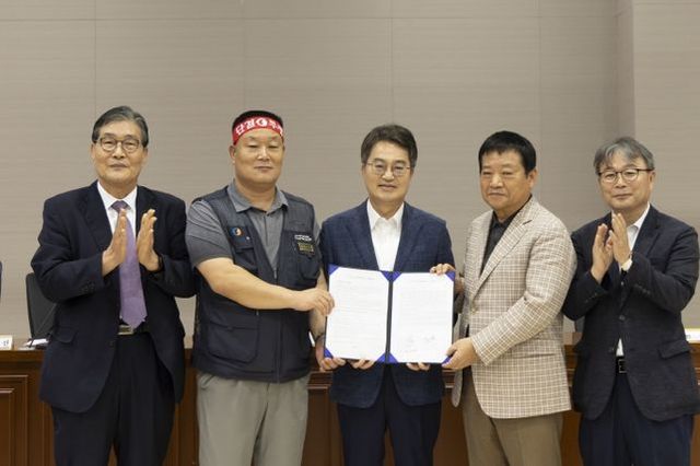 김동연 경기도지사 “협상 타결 전에 첫차 운행 해주셔서 정말 감사하다”