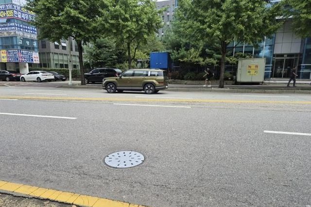 도로 위 '덜컹' 방지…안양시, '맨홀 충격 방지구' 전국 최초 실증 시작
