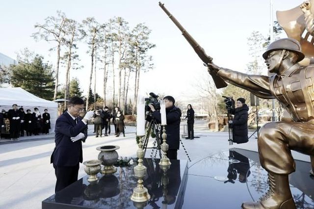 성남시, 시청 공원 현충탑서 새해 참배 행사