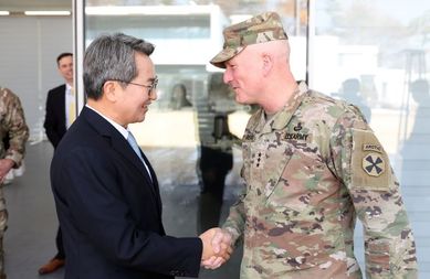 김동연 경기도지사, 조셉 힐버트 신임 미8군 사령관 만나 한미동맹 강화 위한 협력 약속