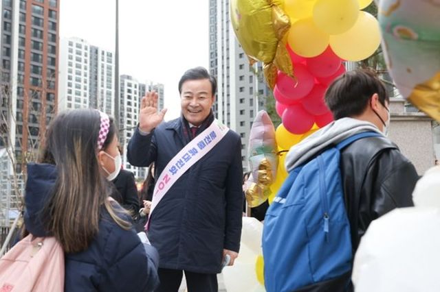 김성제 의왕시장, 의왕푸른초등학교 학생 첫 등굣길 맞이해