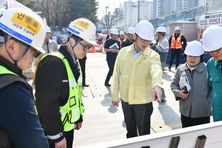 수원시 영통구, 동탄인덕원선 영통역(112정거장) 공사현장 보행환경 현장 행정