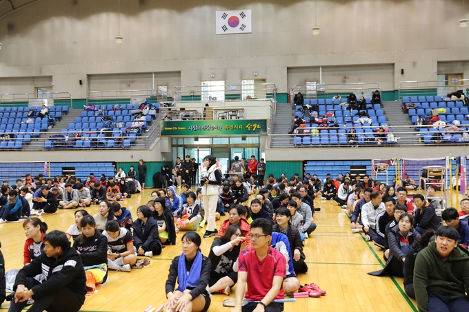 대기중인 참가 선수들