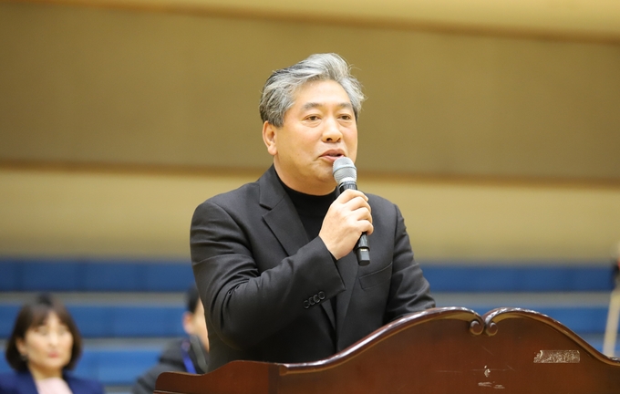 경기도의회 송한준의장이 축사를 하고있다.