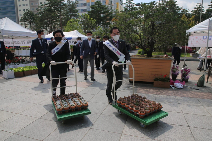 성남화훼드라이브스루직거래장터격려