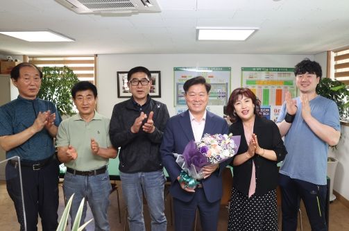 박승원 광명시장은 지난 4일 하안동 골목상권 연합회 및 주변상가를 방문한데 이어 7일에는 광명새마을시장을 찾아 상인회 임원진들과 간담회를 가졌다