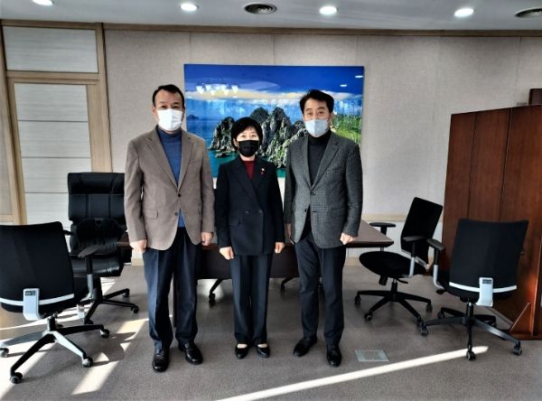 좌부터이승일부시장한화진장관하은호시장