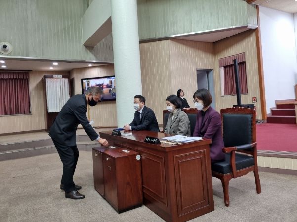 군포시의회 상임위원회 위원장 투표(이길호 의장)