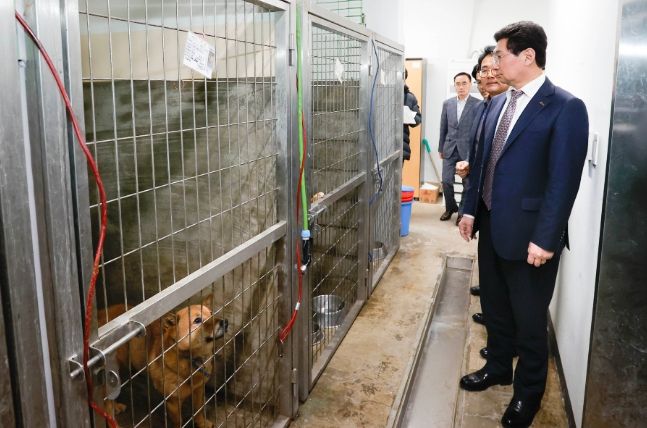 이상일 용인특례시장, 동물보호센터·경전철 차량기지 방문