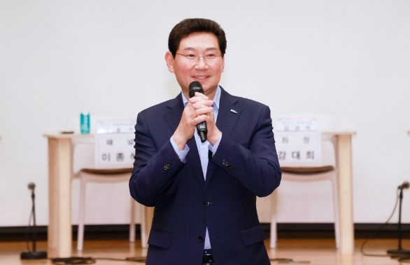 이상일 용인특례시장이 1일 문화예술원 국제회의실에서 열린 '바이오경제 미래 전략 토론회'에 참석해 인사말을 하고 있다.