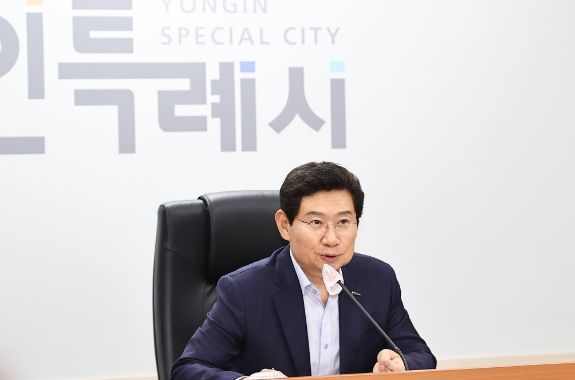 7일 열린 용인특례시 간부회의에 참석한 이상일 용인특례시장