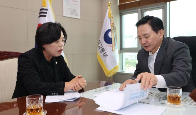 지난 10월 18일 신계용 과천시장과 원희룡 국토부 장관 면담 모습(광역교통개선대책 등과 관련한 주요 시정 현안 건의).