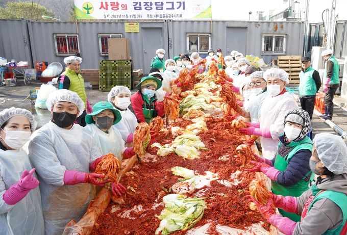 새마을운동 광주시지회, 이웃돕기 김장담그기 행사 가져